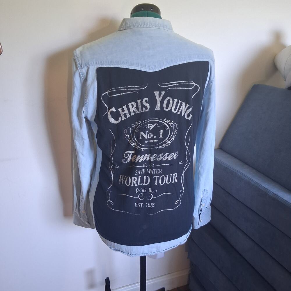Chris Young World Tour Denim Button Up Shirt Women’s M Western